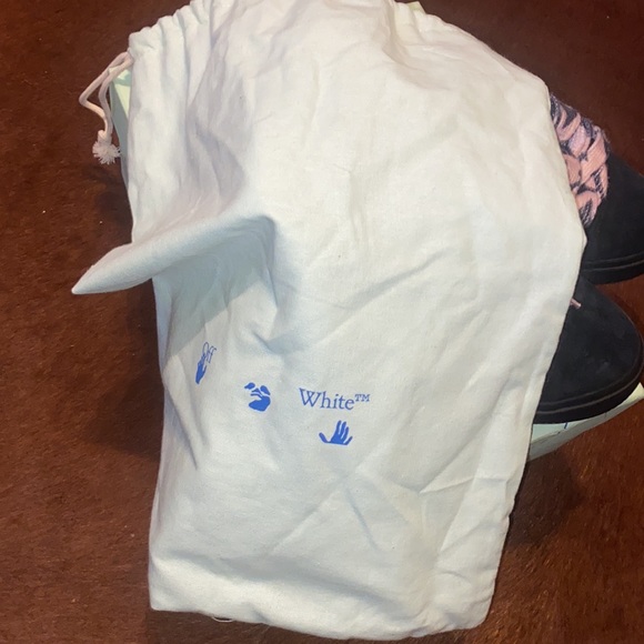 Woman off-white sneaker pink and black only wore once - Picture 6 of 6